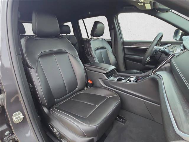 Used 2024 Jeep Grand Cherokee Limited AWD/4WD image 19