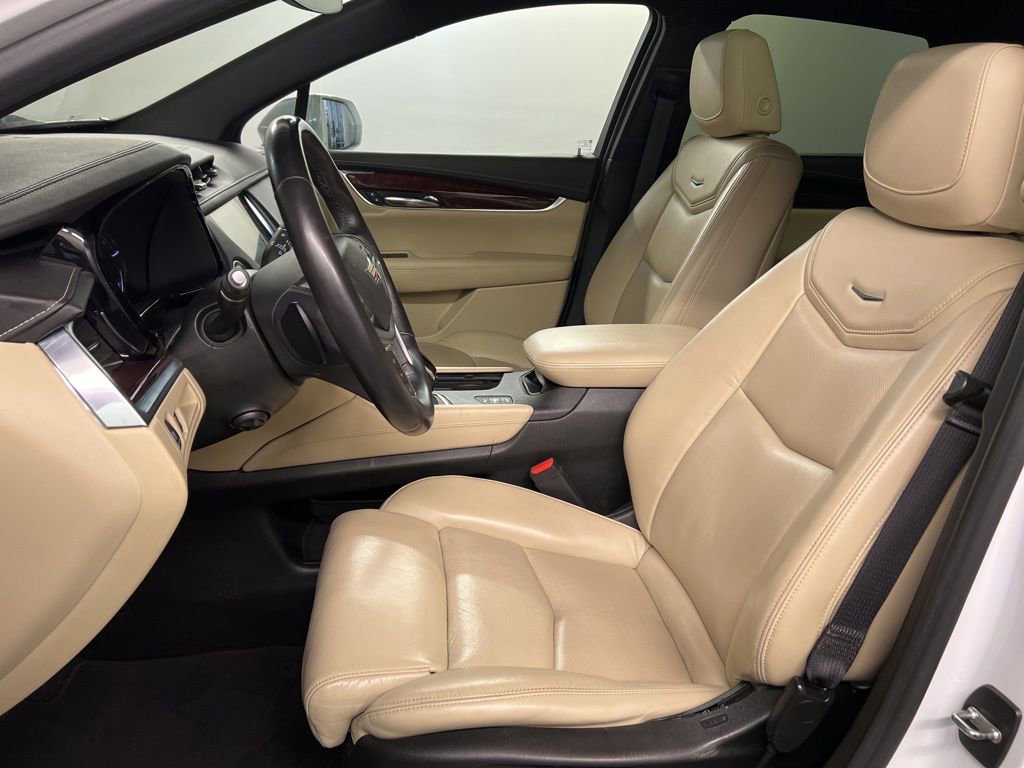 Used 2017 Cadillac XT5 Luxury w/ Driver Awareness Package AWD/4WD image 27