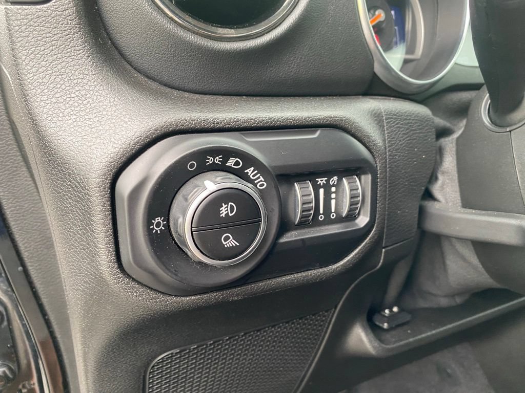 Used 2021 Jeep Gladiator Overland AWD/4WD image 16
