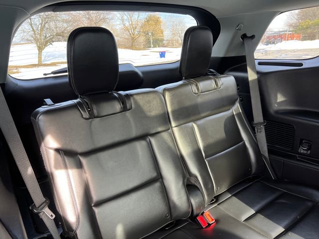 Certified 2022 Ford Explorer XLT w/ Equipment Group 202A image 7