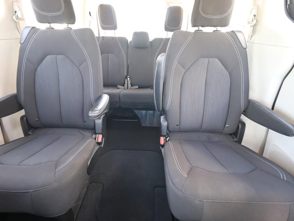 Used 2023 Chrysler Voyager LX FWD image 6