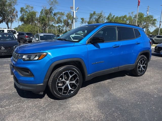 Used 2024 Jeep Compass Latitude AWD/4WD image 9