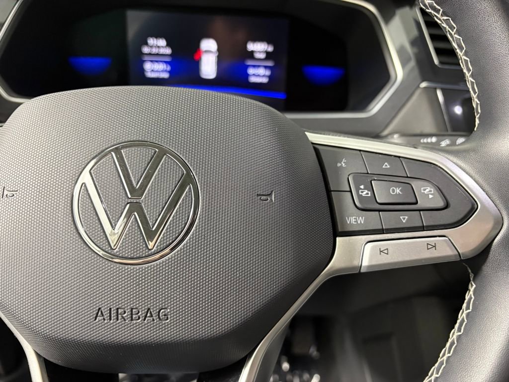 Used 2022 Volkswagen Tiguan SE w/ Panoramic Sunroof Package image 24