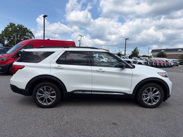 Certified 2022 Ford Explorer XLT w/ Equipment Group 202A AWD/4WD image 2