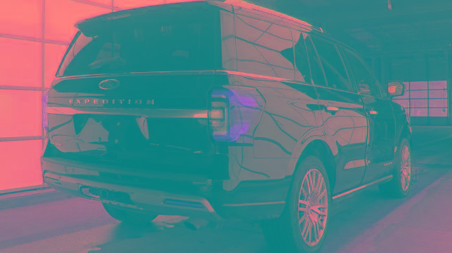 Certified 2023 Ford Expedition Platinum AWD/4WD image 3
