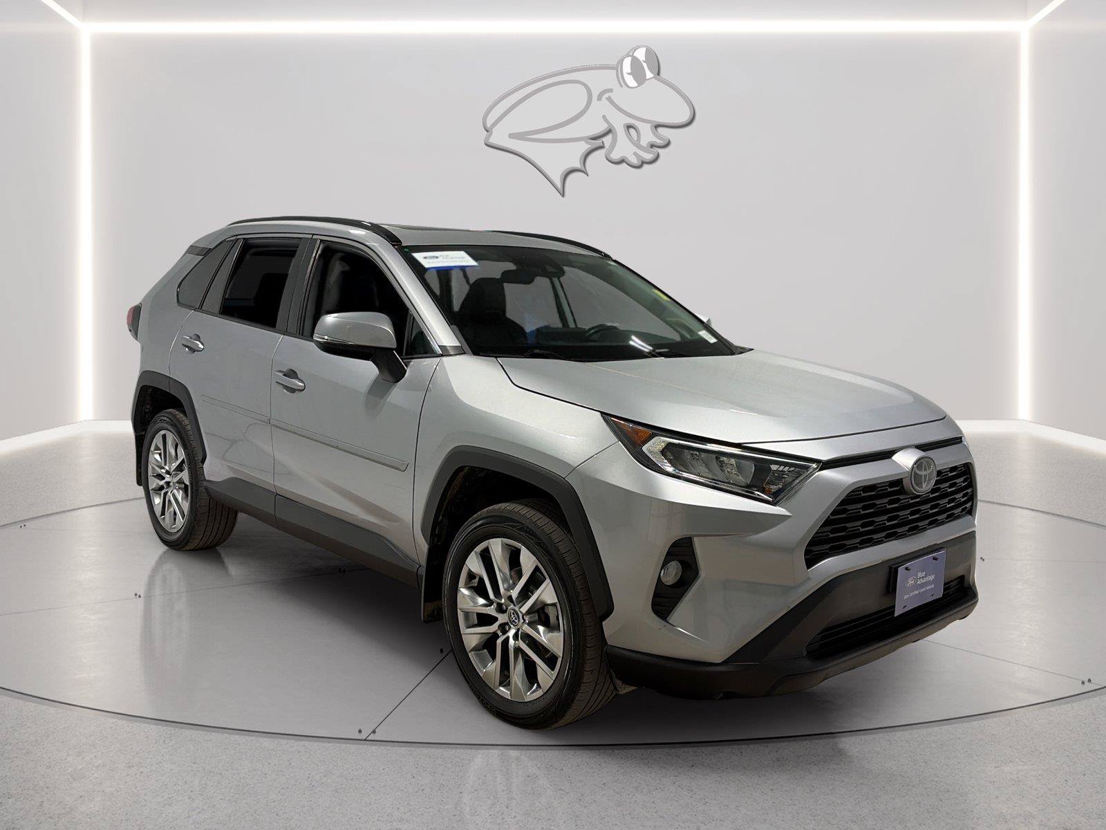Used 2020 Toyota RAV4 XLE Premium AWD/4WD image 7