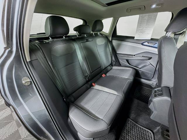 Used 2024 Volkswagen Taos SE w/ Panoramic Sunroof Package AWD/4WD image 28