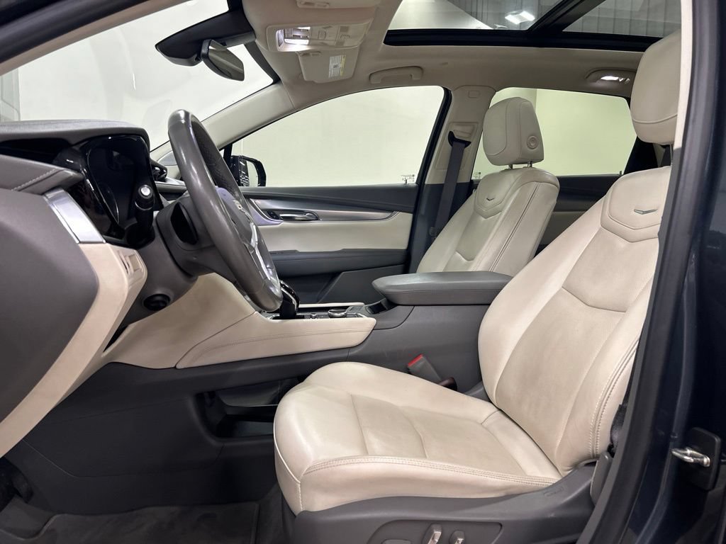 Used 2021 Cadillac XT5 Premium Luxury FWD image 11