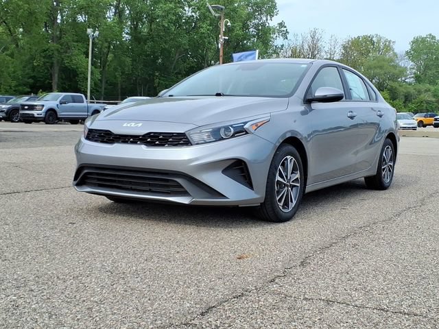 Used 2024 Kia Forte LXS w/ LXS Technology Package FWD image 3