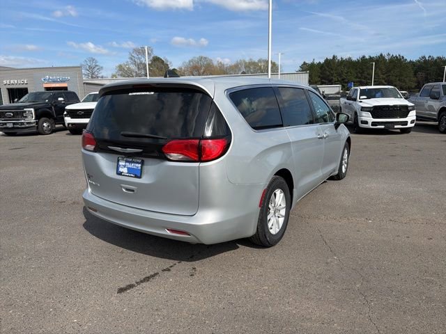 Used 2022 Chrysler Voyager LX FWD image 3