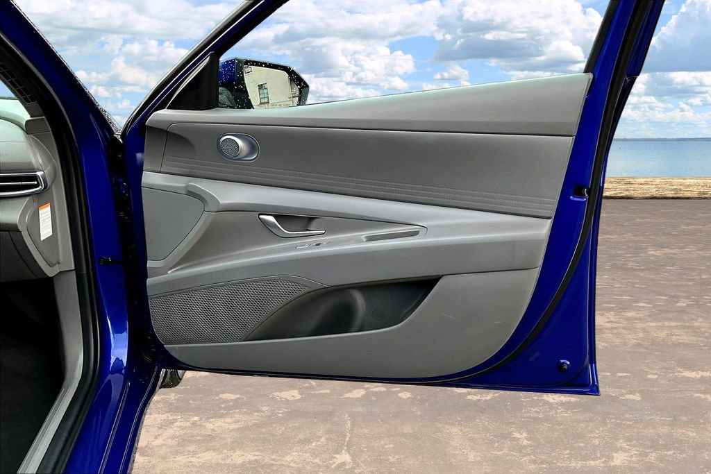 Used 2024 Hyundai Elantra Blue FWD image 30