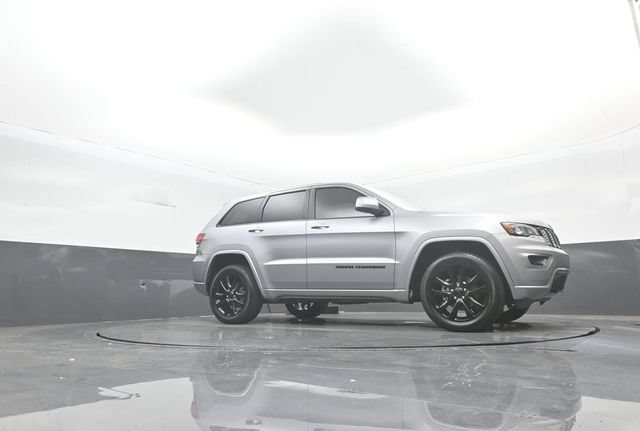 Used 2020 Jeep Grand Cherokee Altitude AWD/4WD image 35