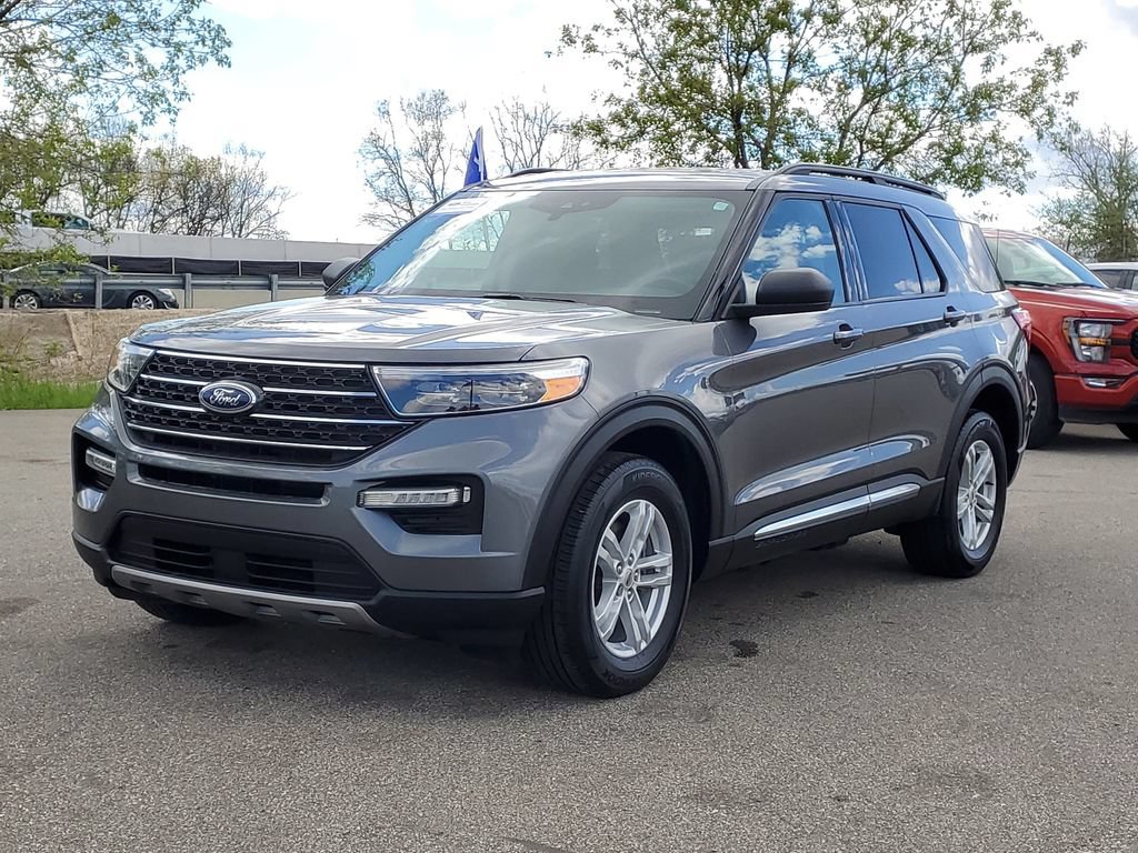 Certified 2024 Ford Explorer XLT w/ Equipment Group 202A AWD/4WD image 2