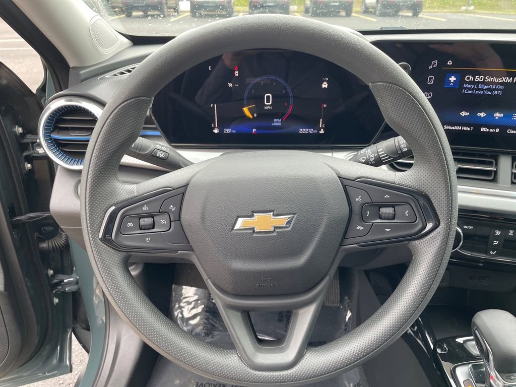 Used 2025 Chevrolet Trax LT FWD image 20