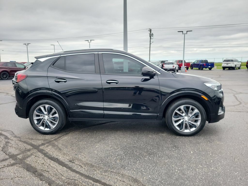 Used 2023 Buick Encore GX Select w/ Sport Touring Package FWD image 3