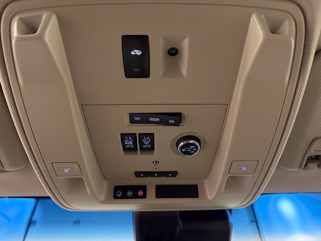 Used 2018 Cadillac Escalade Premium Luxury AWD/4WD image 23
