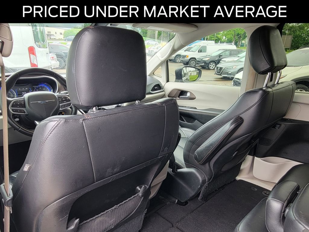Used 2017 Chrysler Pacifica Touring-L FWD image 13