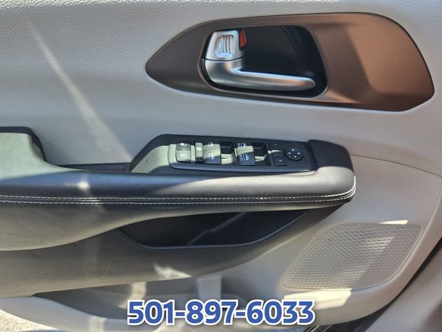 Used 2022 Chrysler Voyager LX FWD image 32