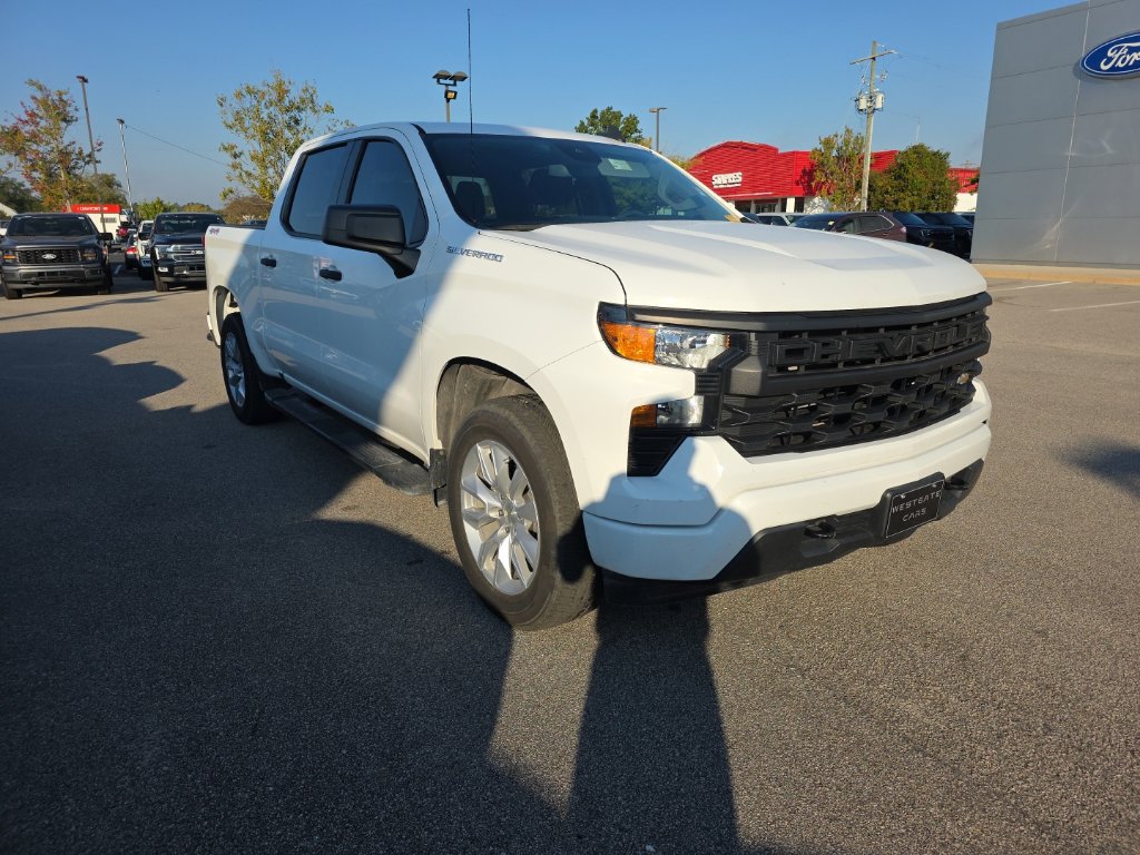 Used 2023 Chevrolet Silverado 1500 Custom AWD/4WD image 3