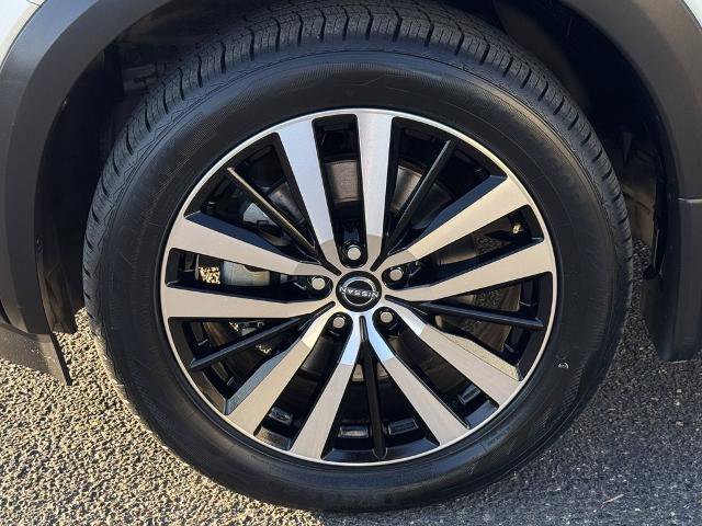 Used 2023 Nissan Pathfinder Platinum image 11