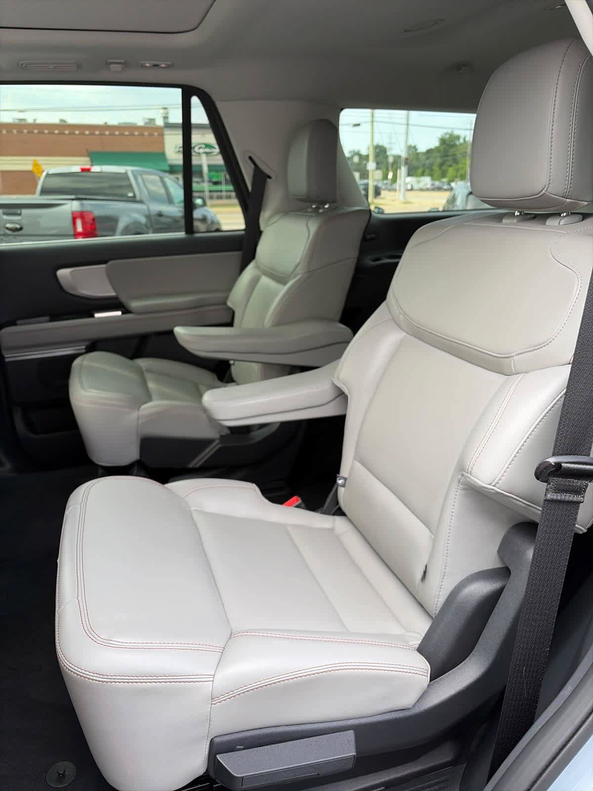 Certified 2025 Ford Expedition Active AWD/4WD image 26