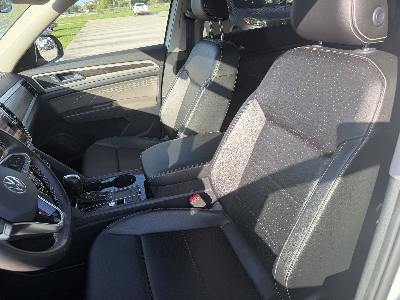 Used 2022 Volkswagen Atlas SE w/ Panoramic Sunroof Package FWD image 2