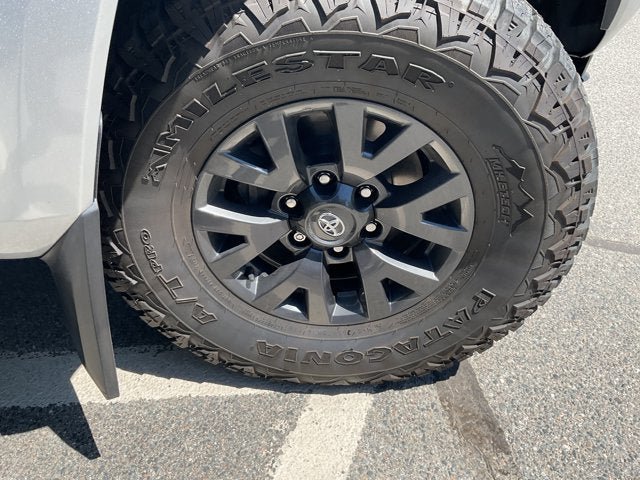 Used 2022 Toyota Tacoma SR5 AWD/4WD image 36
