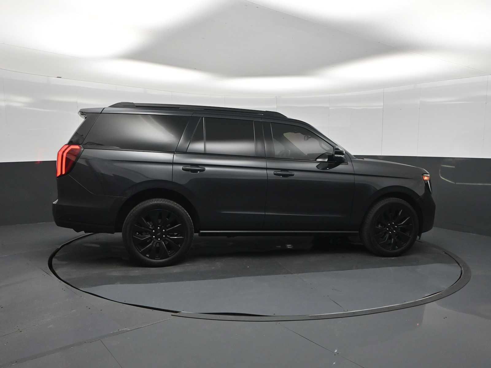 Certified 2025 Ford Expedition Platinum w/ Stealth Appearance Package AWD/4WD image 9