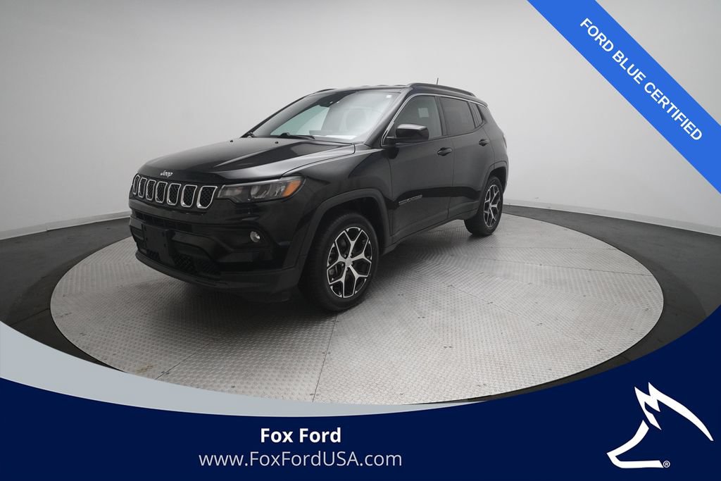 Used 2024 Jeep Compass Latitude AWD/4WD image 1