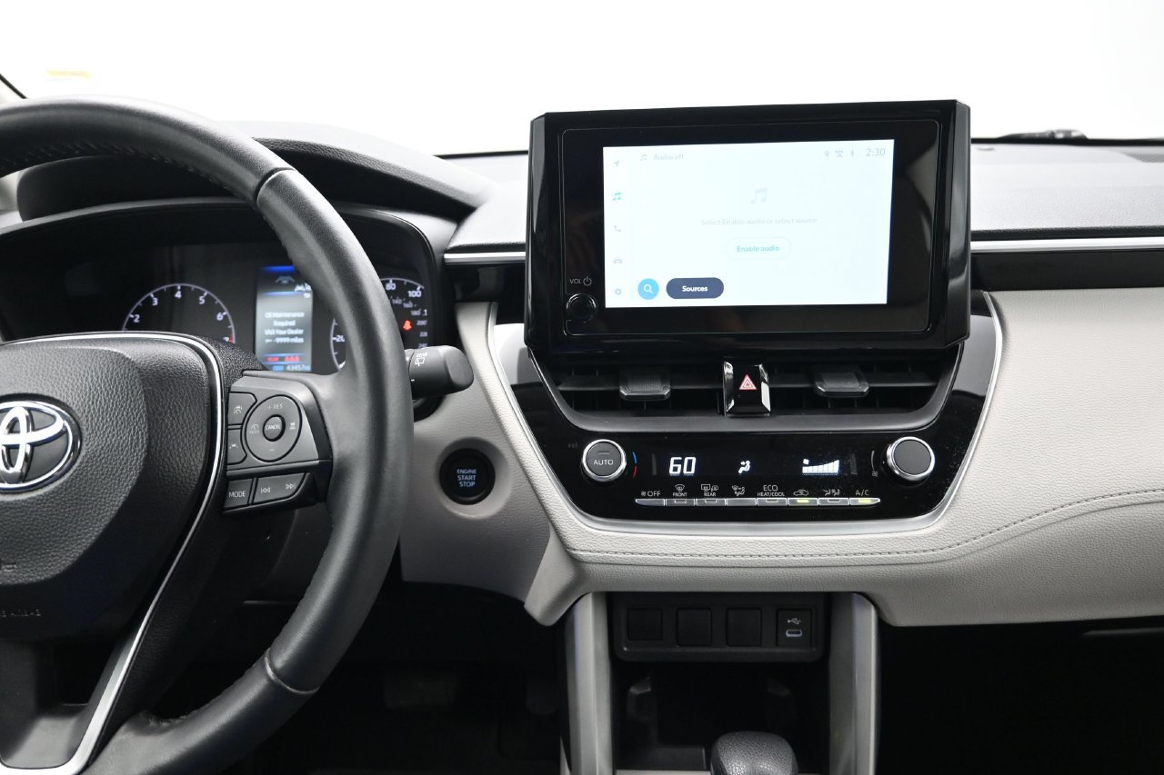 Used 2025 Toyota Corolla Cross LE FWD image 30