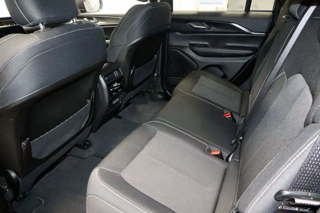 Used 2024 Jeep Grand Cherokee Laredo X w/ Luxury Tech Group I AWD/4WD image 21