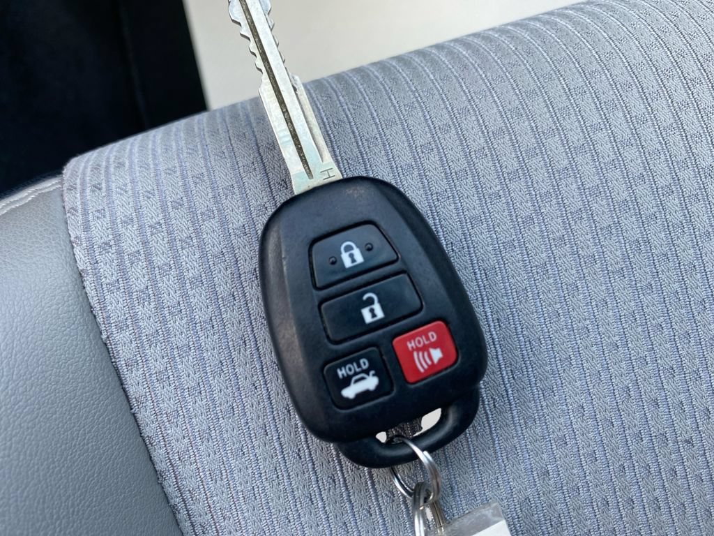 Used 2017 Toyota Camry SE FWD image 26
