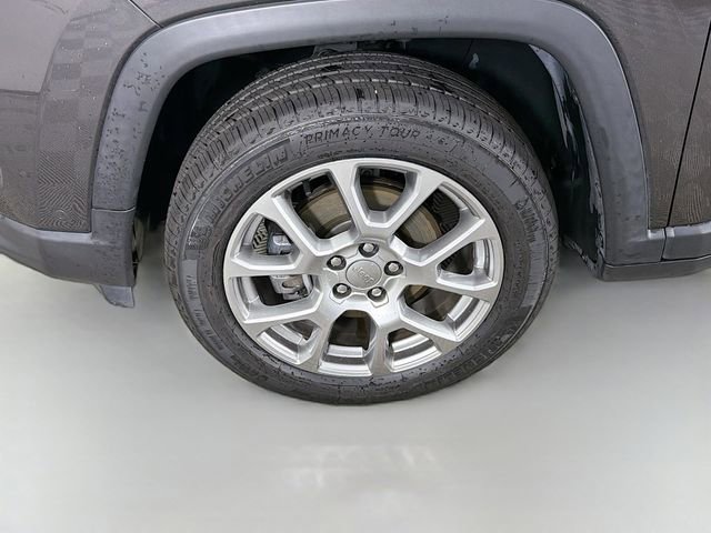 Used 2022 Jeep Compass Latitude w/ Sun and Sound Group AWD/4WD image 38