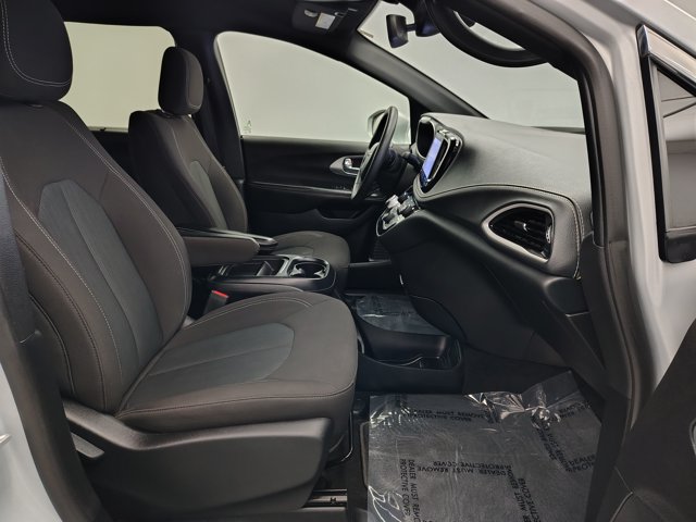 Used 2022 Chrysler Pacifica Touring FWD image 27