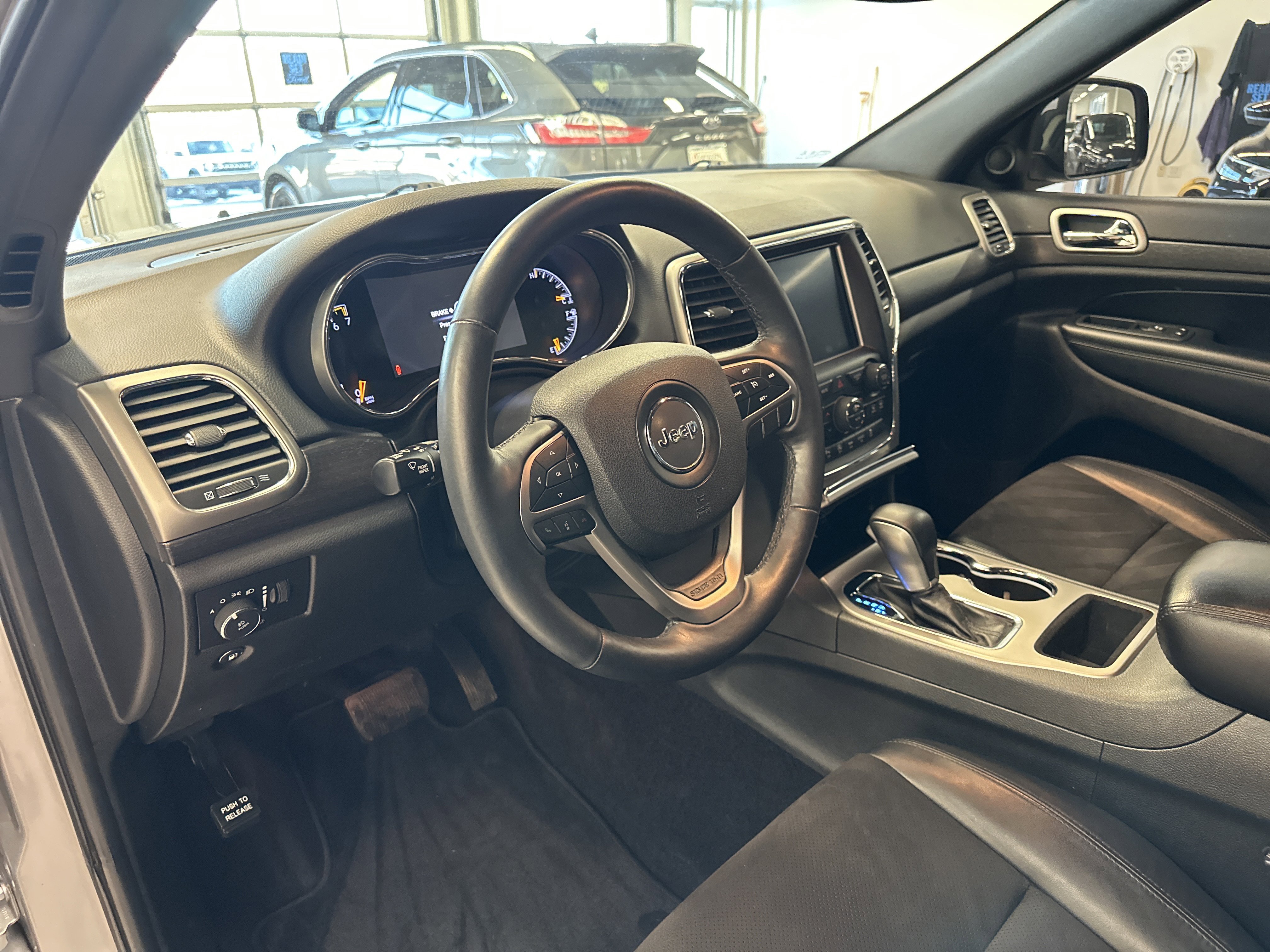 Used 2018 Jeep Grand Cherokee Altitude image 22