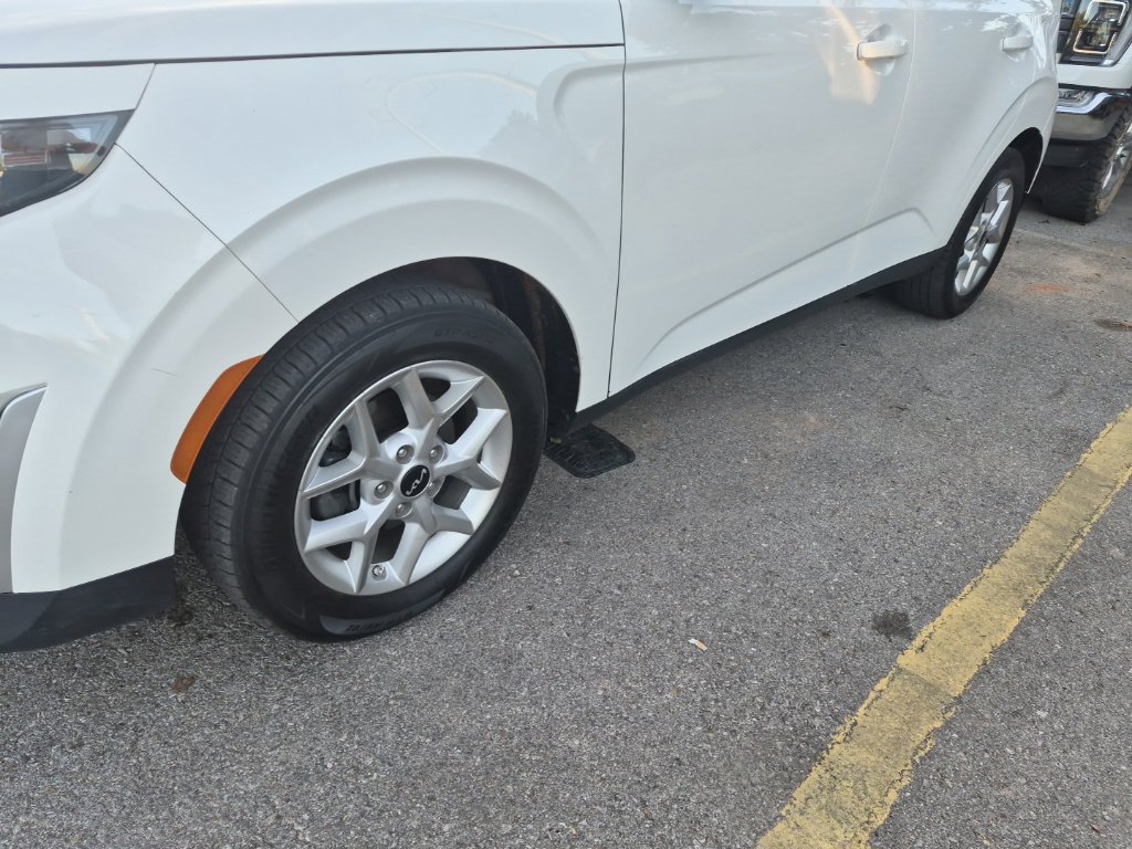 Used 2024 Kia Soul LX w/ LX Technology Package FWD image 6