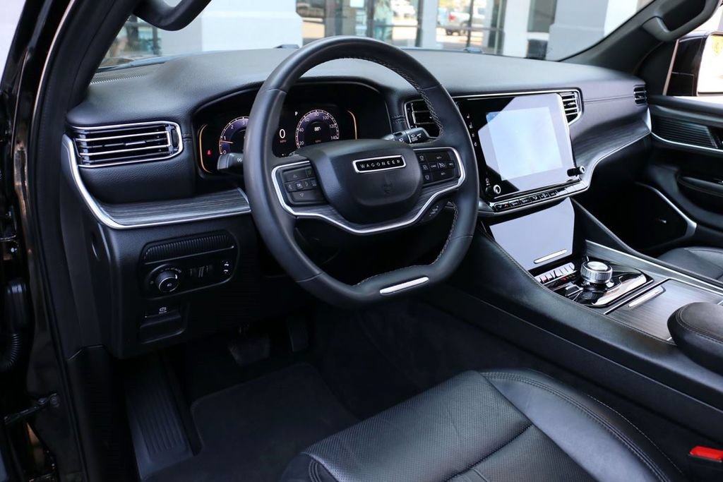 Used 2024 Jeep Wagoneer L Series II w/ Flexible Seating Group AWD/4WD image 19
