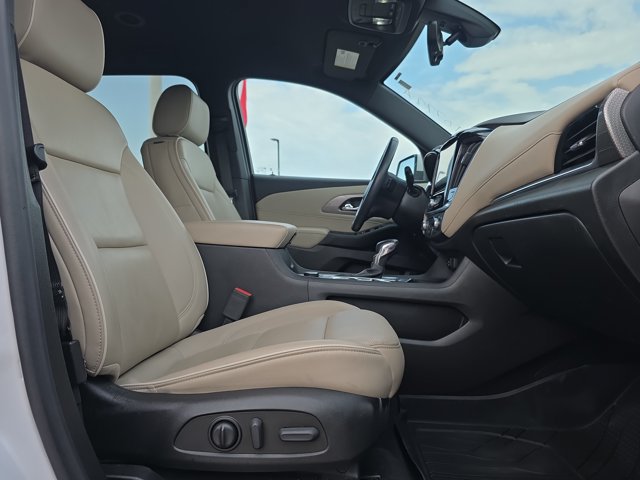 Used 2022 Chevrolet Traverse Premier FWD image 19