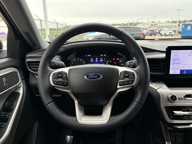 Certified 2023 Ford Explorer XLT w/ Equipment Group 202A AWD/4WD image 13