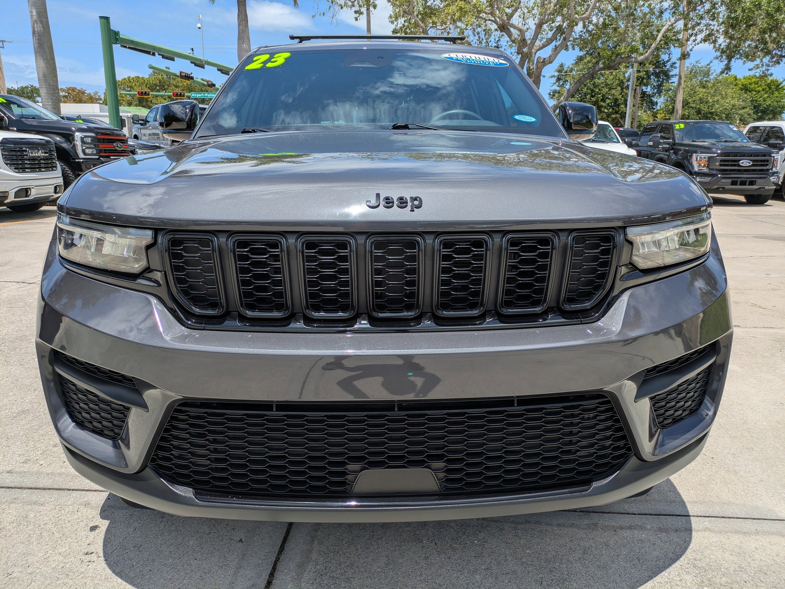 Used 2023 Jeep Grand Cherokee Altitude AWD/4WD image 8