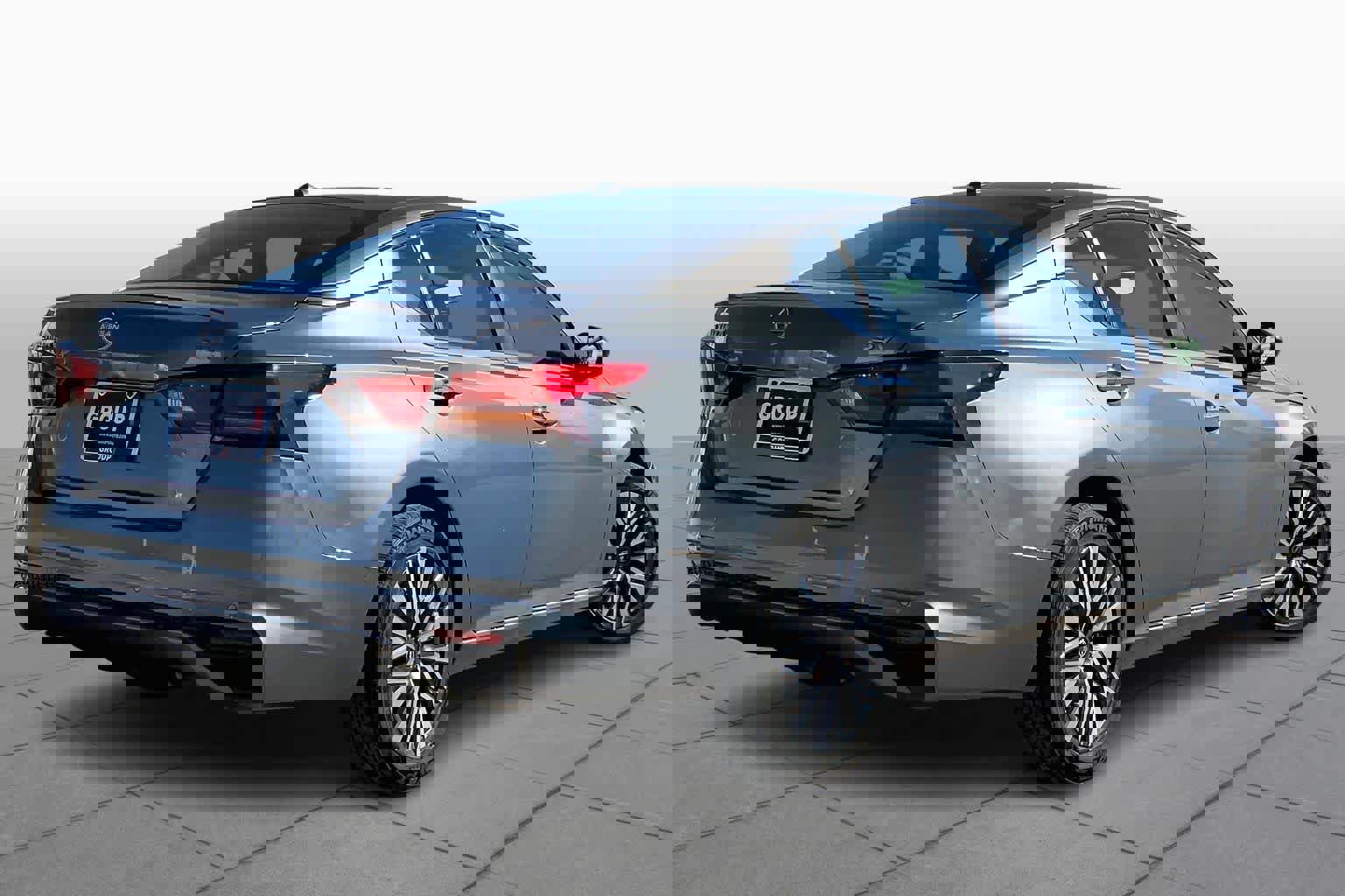 Used 2024 Nissan Altima 2.5 SV image 4