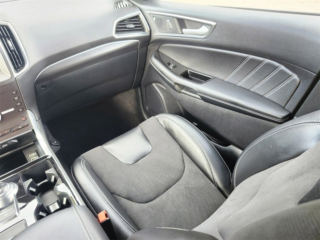 Certified 2020 Ford Edge ST w/ Cold Weather Package image 15