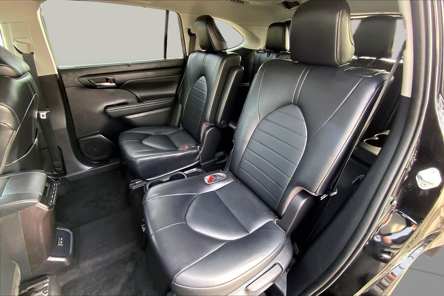 Used 2022 Toyota Highlander XLE AWD/4WD image 18