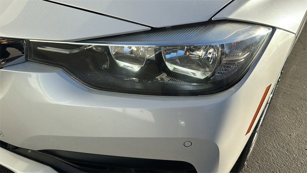 Used 2017 BMW 320i Sedan image 6