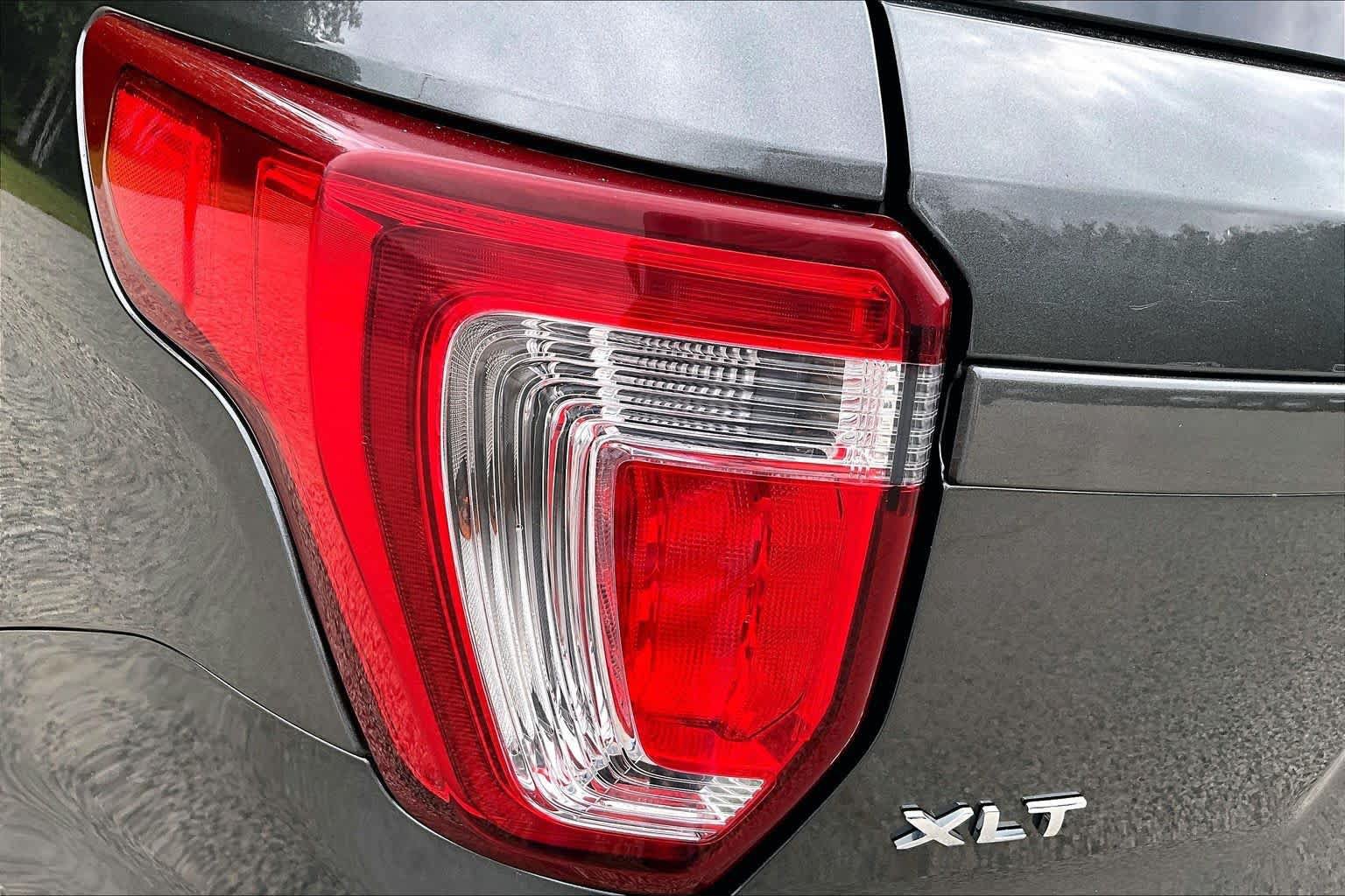 Certified 2018 Ford Explorer XLT w/ Equipment Group 202A AWD/4WD image 28