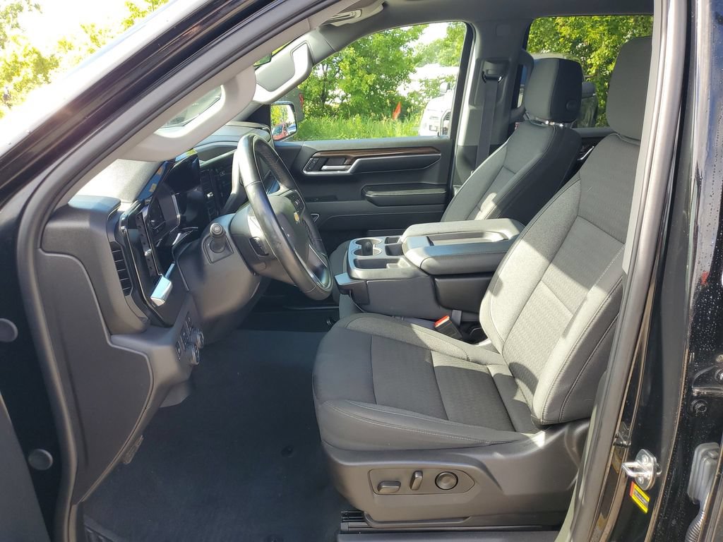 Used 2024 Chevrolet Silverado 1500 LT AWD/4WD image 11