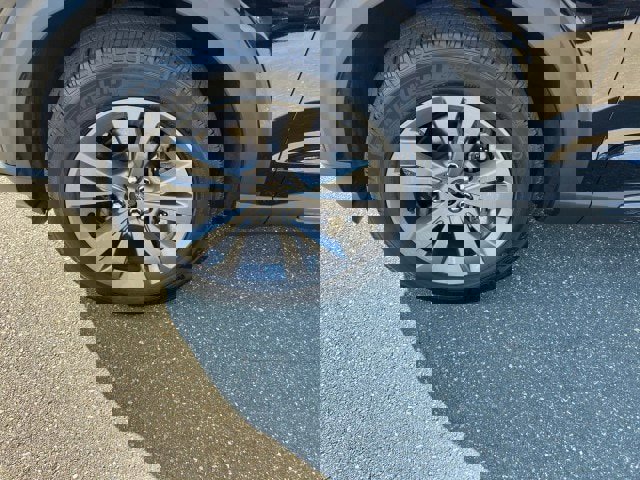 Certified 2022 Ford Explorer XLT w/ Equipment Group 202A image 29