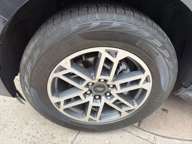 Certified 2025 Ford Expedition Active AWD/4WD image 12