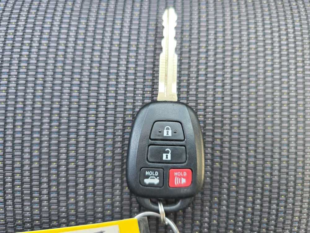 Used 2018 Toyota Corolla SE w/ Carpet Mat Package (TMS) FWD image 21