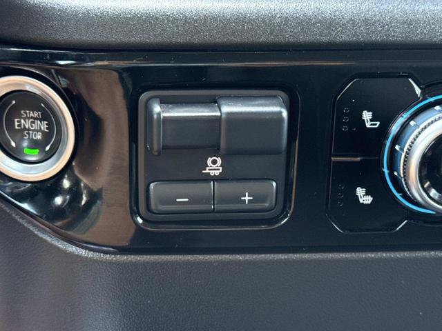 Used 2025 GMC Sierra 1500 SLT AWD/4WD image 26